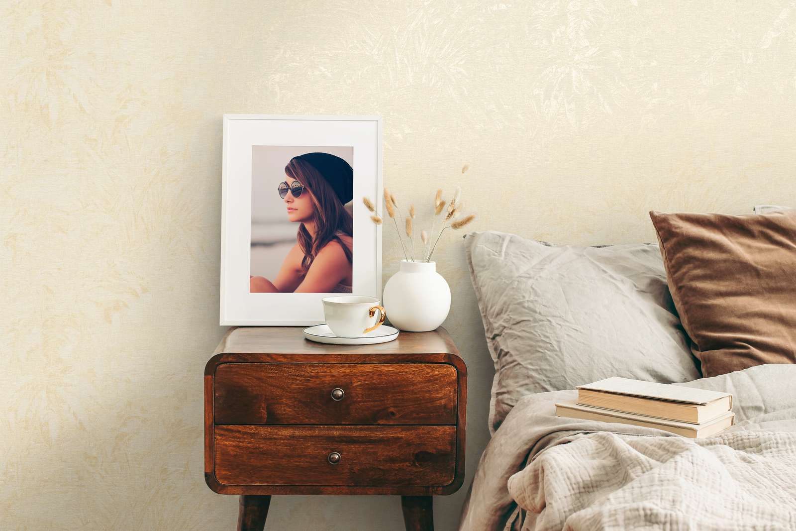 Tapetes ar izbalējušām tipiskām lapām bēšos toņos, AS 395602 AS Creation