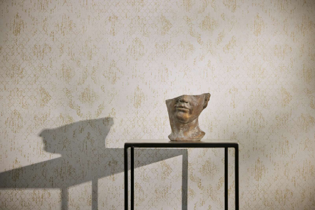 Tapetes ar ornamentu un mirdzošiem akcentiem, krēmkrāsā, zeltā, 786722 AS Creation