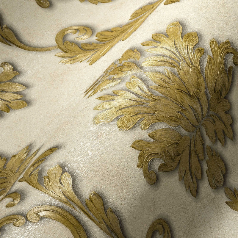 Tapetes ar klasisku ziedu ornamentu zeltā krāsā AS Creation