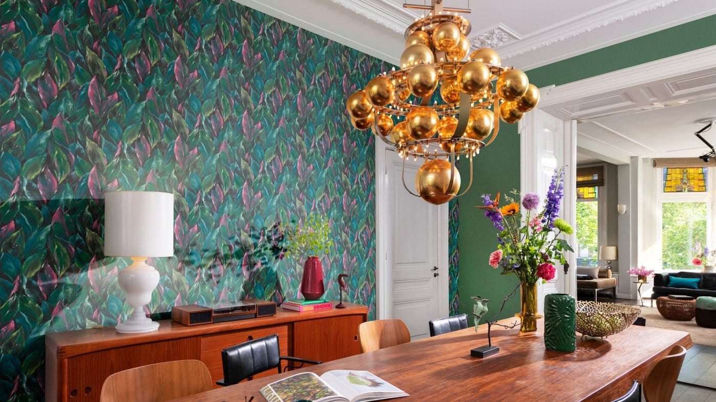 Tapetes guļamistabai ar lapām tumši zaļā un rozā krāsā, RASCH, 537352 RASCH