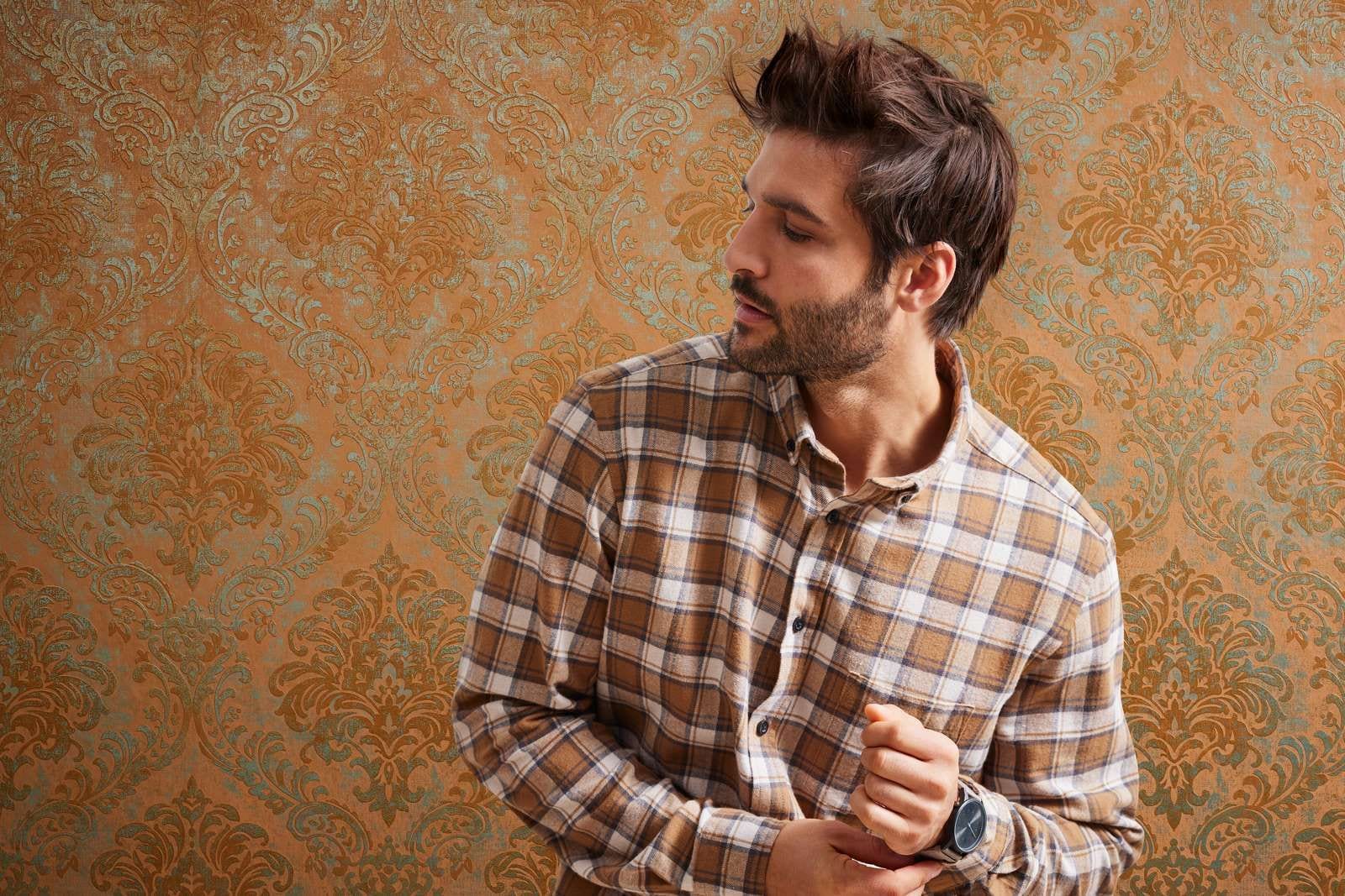 Tapetes ar vintāžas ornamentu - brūna un zeltā krāsā, 1373721 AS Creation