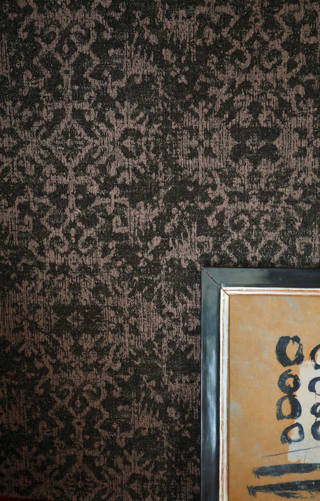 Tapetes ar persiešu paklāja ornamentu melnā krāsā - 1360274 AS Creation