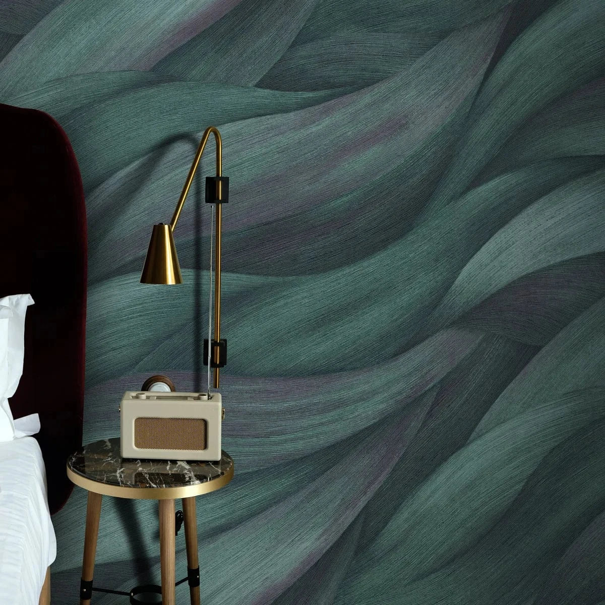 Zilā krāsas viļņveida tapetes elegantiem sienu akcentiem   Tapetenshop.lv