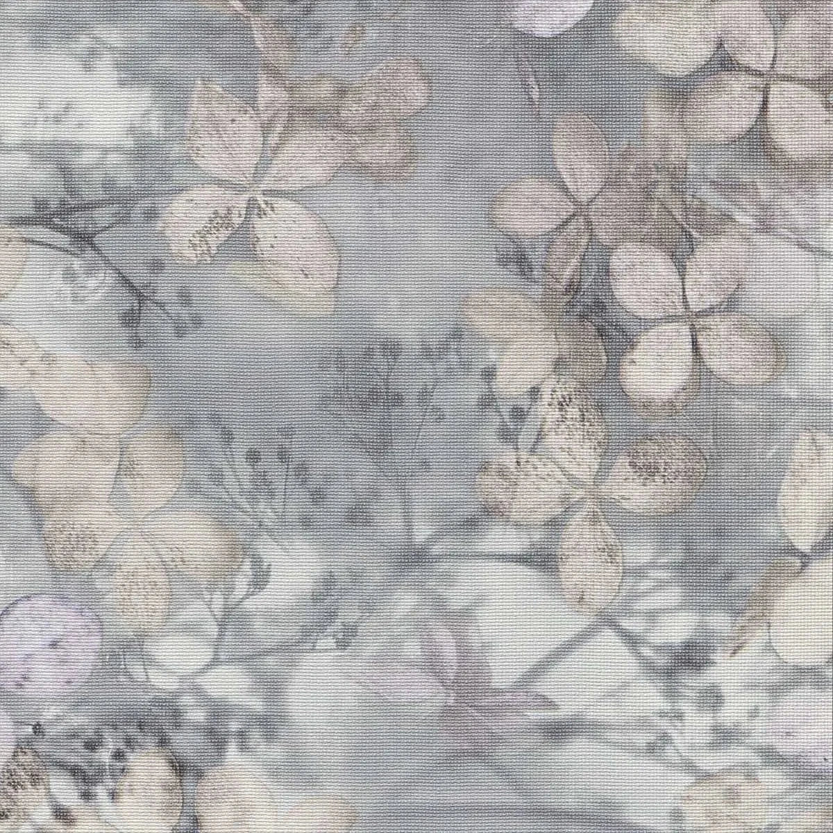 Pelēkas vintage tapetes ar lapiņām, tekstila faktūra – piemērs interjerā Erismann