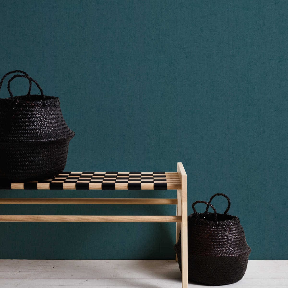 Teksturētas tapetes benzīnzila krāsā ar spīduma efektu AS 381977 Tapetenshop.lv