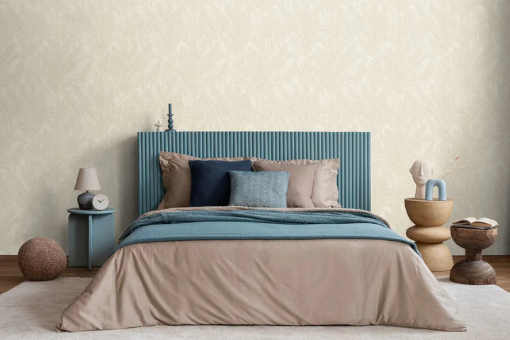 Viegli teksturētas neaustas tapetes ar izsmalcinātu, spīdīgu lapu rakstu | krēmkrāsā | 3010161 AS Creation