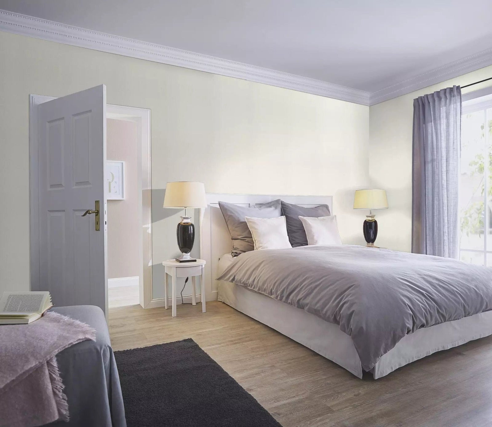 Vienkrāsainas tapetes ar vertikālu struktūru baltā krāsā, 810172 RASCH