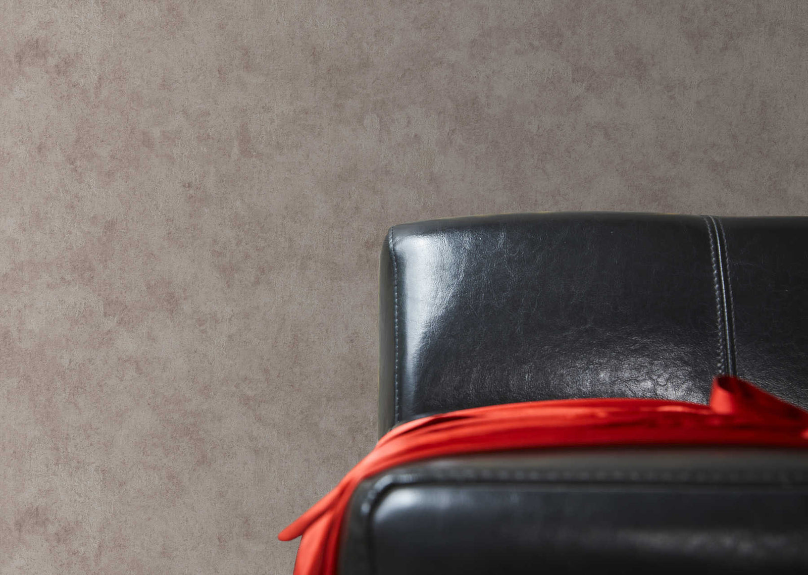 Bēšas tapetes vintage stilā ar zīda matētu spīdumu AS 369243 AS Creation