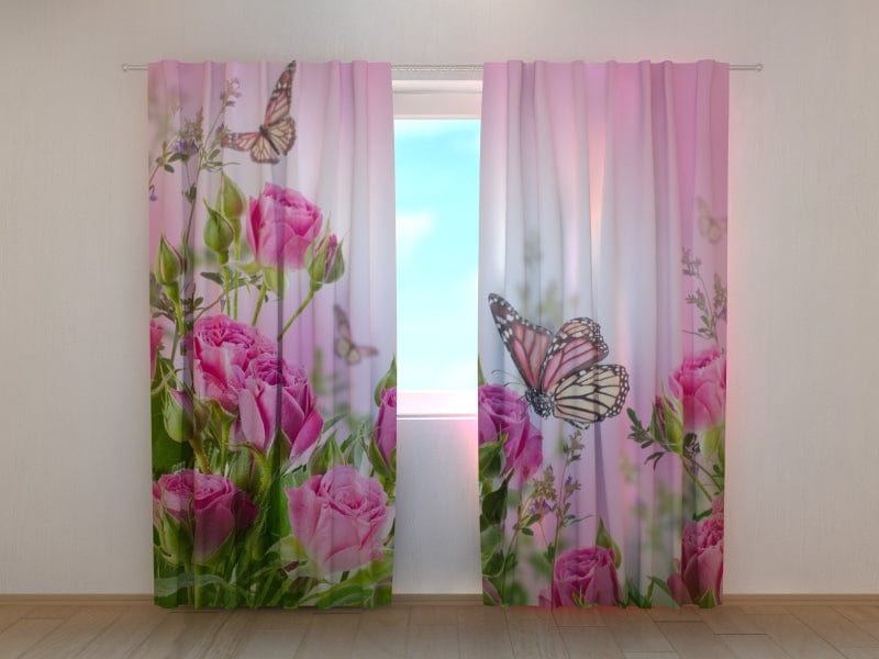 Dienas un nakts aizkari ar ziedu motīviem - Tauriņi un rozes 290 x 245 cm (2x 145x245 cm) Tapetenshop.lv