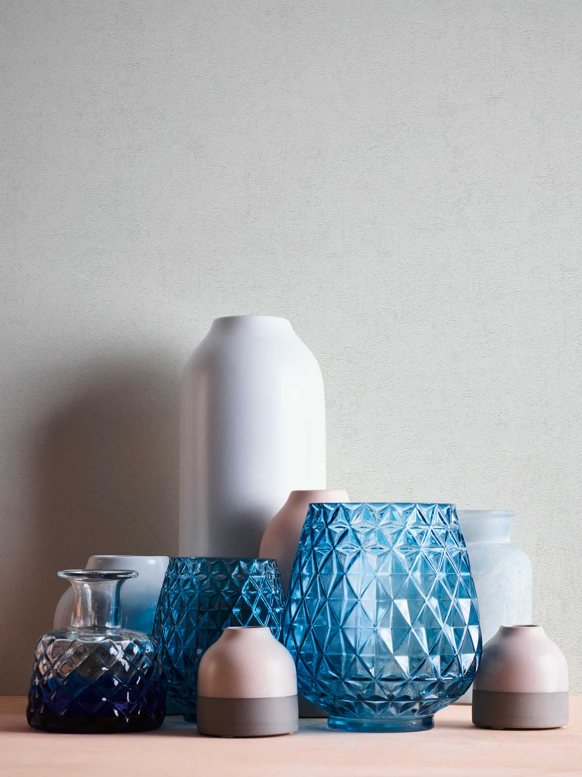 Baltas tapetes ar nobružāta apmetuma faktūru AS 378405 Tapetenshop.lv