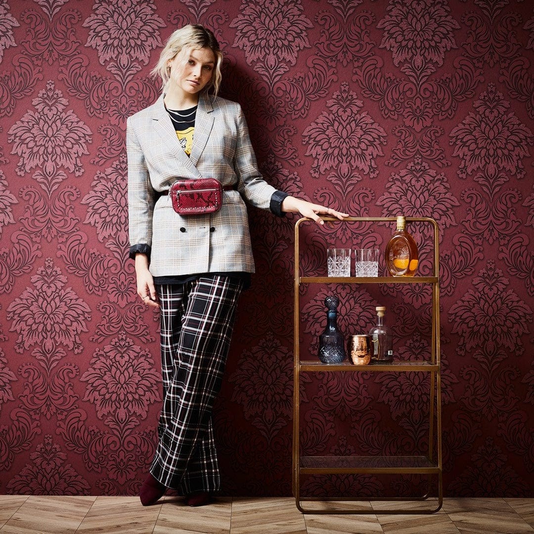 Tapetes guļamistabai - Baroka stila ar mirdzuma efektu - sarkanas, AS 368983 AS Creation