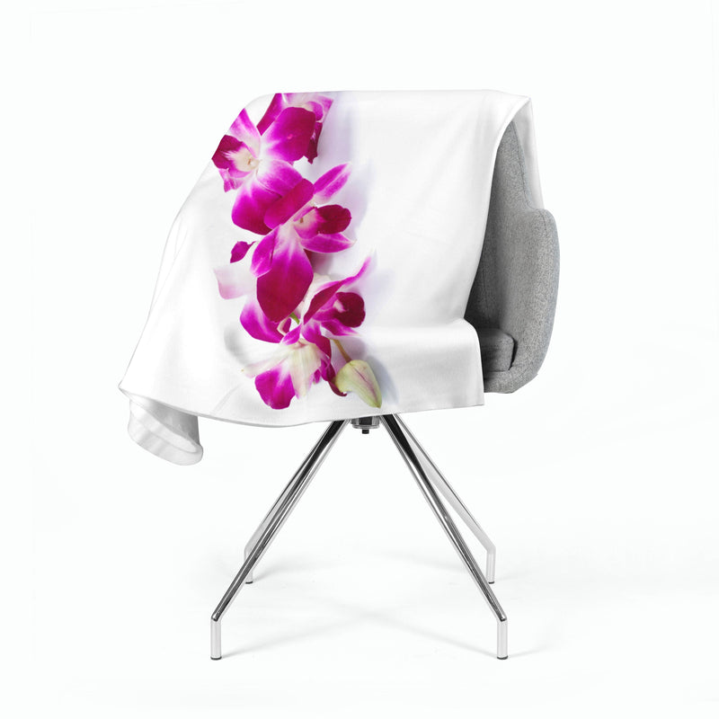 Flīsa pleds Violeta orhideja uz balta fona