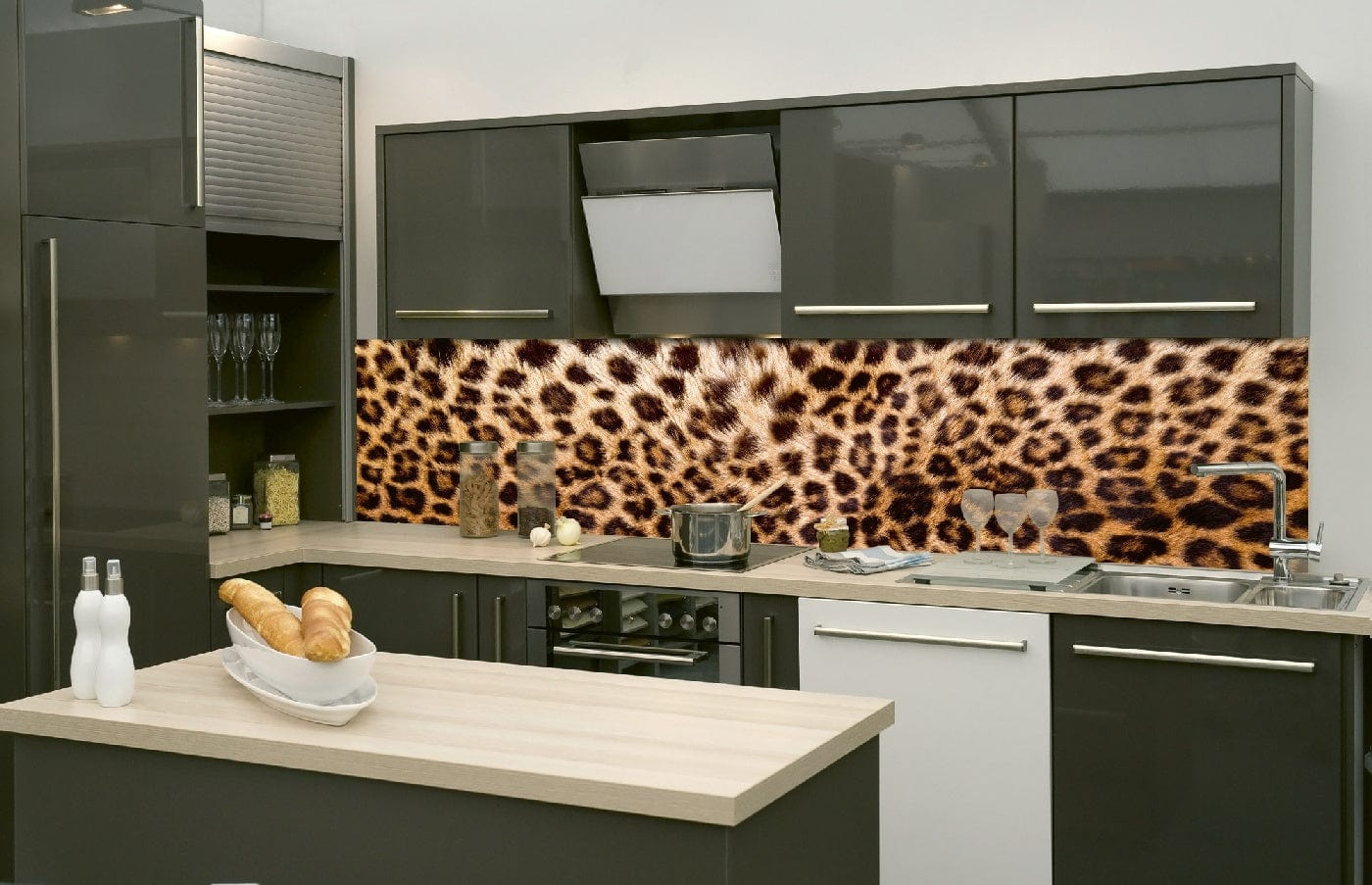 Pašlīmējošas fototapetes virtuvei - Leoparda āda  (260x60 cm) Art4home