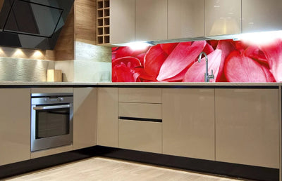 Fototapetes virtuvei ar lamināciju, pašlīmējošas plēve un flizelīns - Sarkanās ziedlapiņas  (180x60 cm) Art4home