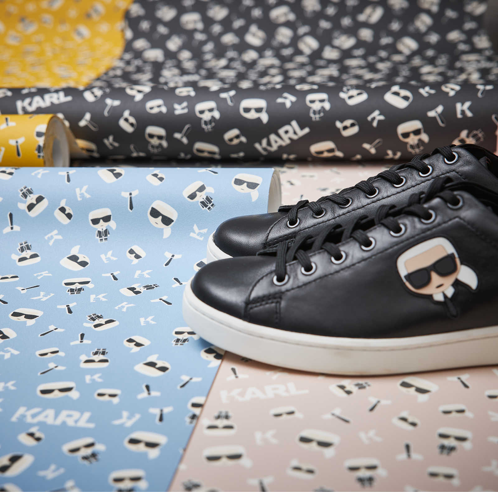 Karl LAGERFELD tapetes, komiksu dizains – zilā krāsā 378431 AS Creation