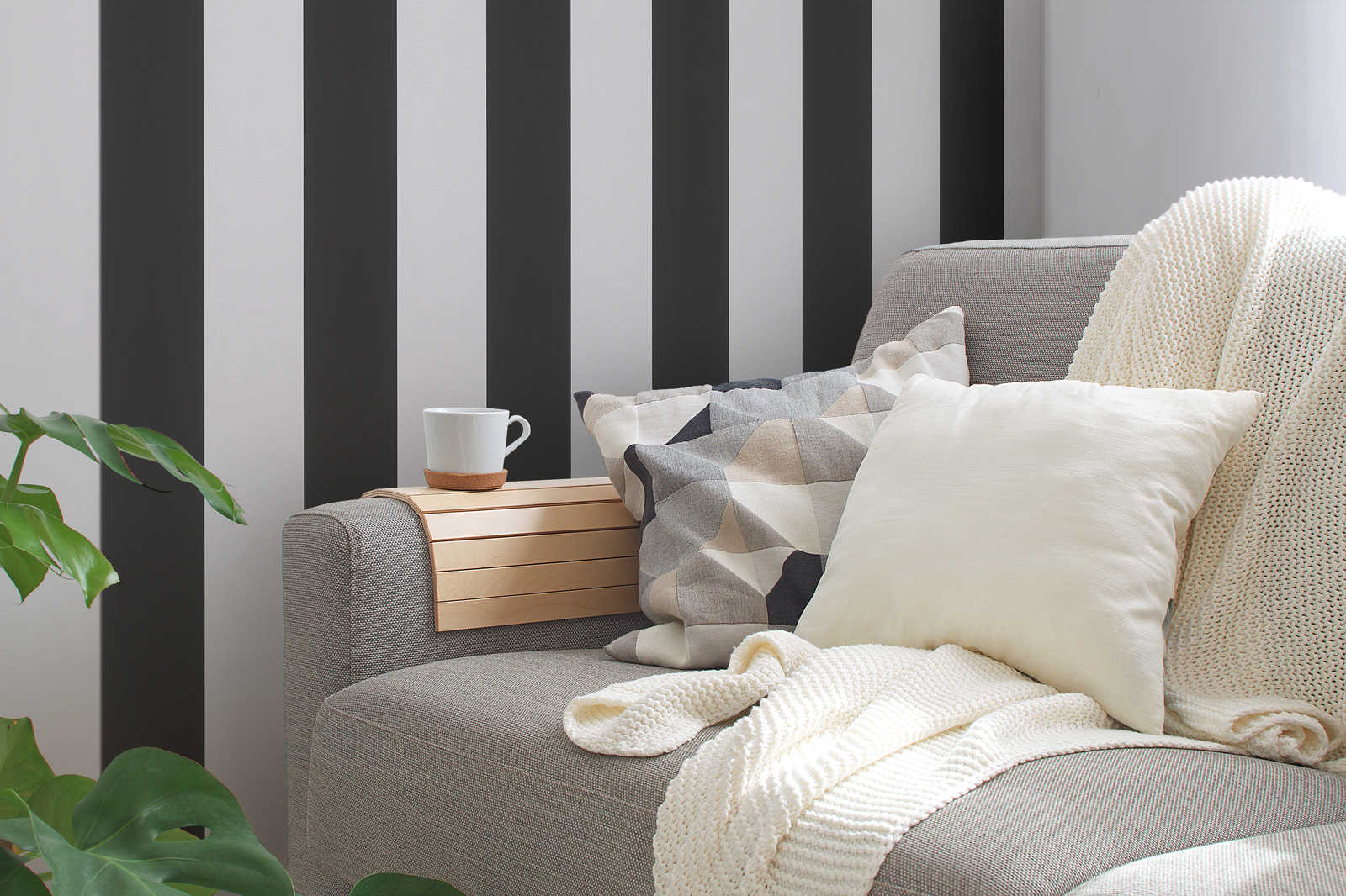 Svītrainas tapetes melnā un baltā krāsā, 334213 AS Creation