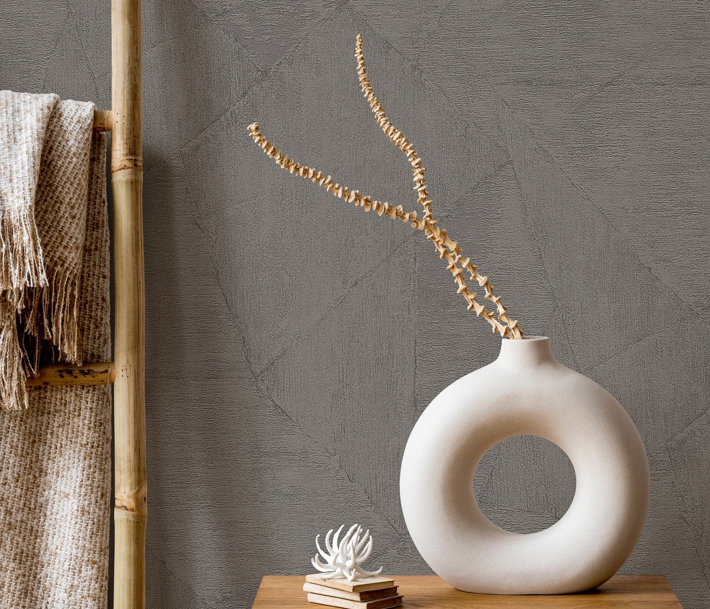 Tapetes ar ģeometrisko rakstu tumši pelēkbrūna krāsā - 3737401 Erismann