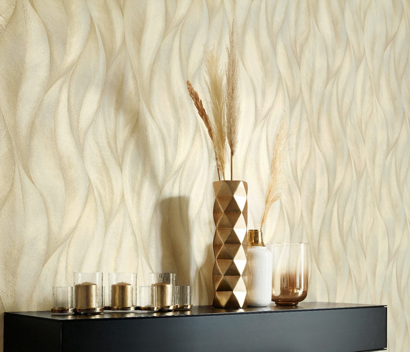 Tapetes ar maigi savijušām lapām bēšā krāsā - 3676036 Erismann