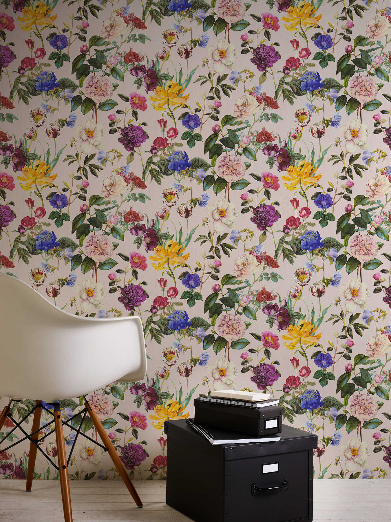 Tapetes ar ziedu rakstu spilgtās krāsā un roza fona 373363 AS Creation